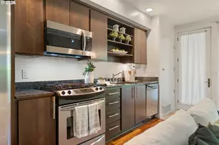 245 SW Meade St, Portland, OR 97201 - Photo 14