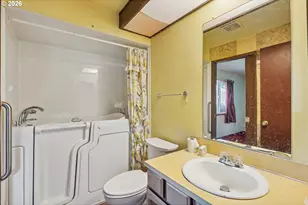 1384 NE 19th St, Gresham, OR 97030 - Photo 16