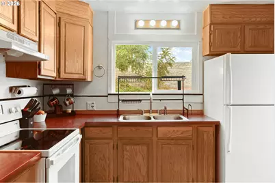 617 SE 8th St, Pendleton, OR 97801 - Photo 8