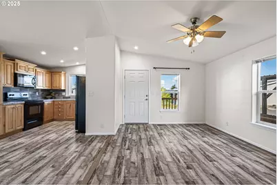 1415 S Bertelsen Rd #112, Eugene, OR 97402 - Photo 4