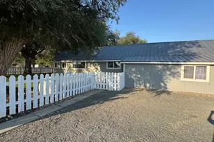 1645 4th St, Haines, OR 97833 - Photo 4