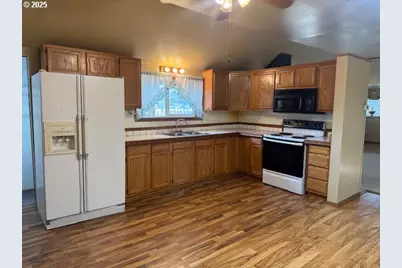 1645 4th St, Haines, OR 97833 - Photo 14