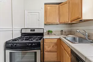 2109 NW Irving St, Portland, OR 97210 - Photo 10