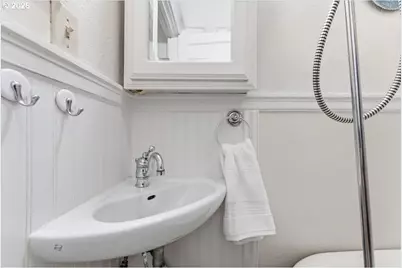 2109 NW Irving St #211, Portland, OR 97210 - Photo 20