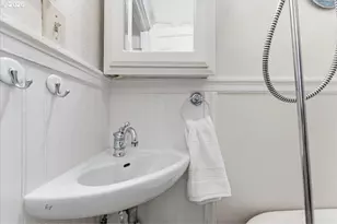 2109 NW Irving St, Portland, OR 97210 - Photo 20