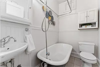 2109 NW Irving St #211, Portland, OR 97210 - Photo 18
