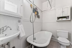 2109 NW Irving St, Portland, OR 97210 - Photo 18