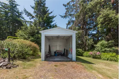 1621 NE Yaquina Heights Dr, Newport, OR 97365 - Photo 22