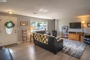 962 NW Keasey St, Roseburg, OR 97471 - Photo 8