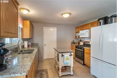 962 NW Keasey St, Roseburg, OR 97471 - Photo 14