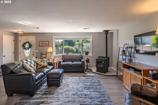 962 NW Keasey St, Roseburg, OR 97471 - Photo 10