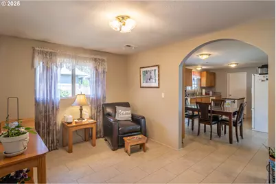 962 NW Keasey St, Roseburg, OR 97471 - Photo 18