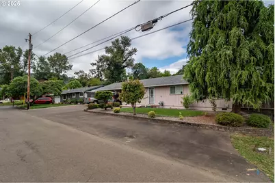 962 NW Keasey St, Roseburg, OR 97471 - Photo 1