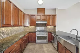 821 NW 11th Ave, Portland, OR 97209 - Photo 18