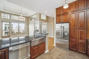 821 NW 11th Ave, Portland, OR 97209 - Photo 18