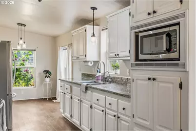 1281 S 57th Pl, Springfield, OR 97478 - Photo 6