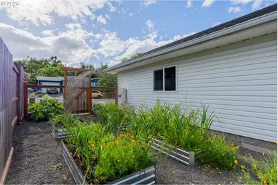 1281 S 57th Pl, Springfield, OR 97478 - Photo 26