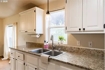 1281 S 57th Pl, Springfield, OR 97478 - Photo 8