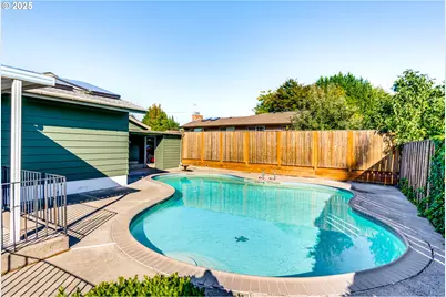 19560 SW Madeline St, Beaverton, OR 97078 - Photo 36