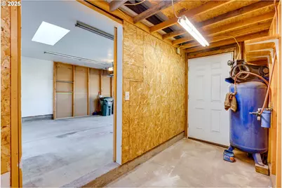 19560 SW Madeline St, Beaverton, OR 97078 - Photo 46