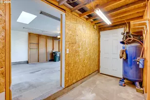 19560 SW Madeline St, Beaverton, OR 97078 - Photo 46