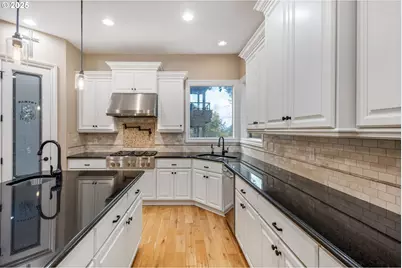 4530 SW Council Crest Dr, Portland, OR 97239 - Photo 10