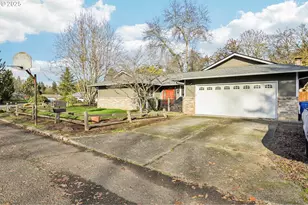 16365 SE Sterling Cir, Milwaukie, OR 97267 - Photo 2