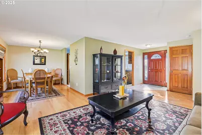 16365 SE Sterling Cir, Milwaukie, OR 97267 - Photo 8