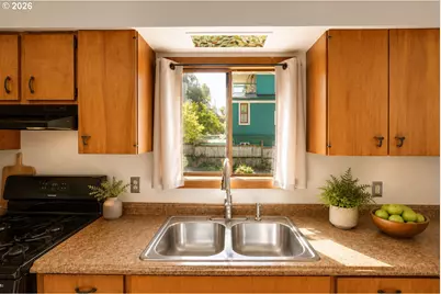 533 38th St, Astoria, OR 97103 - Photo 10