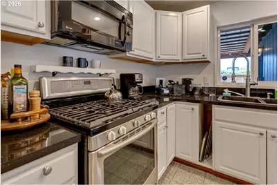 2420 NE 86th Ave, Portland, OR 97220 - Photo 10