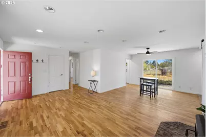 1830 SW 16th St, Redmond, OR 97756 - Photo 4