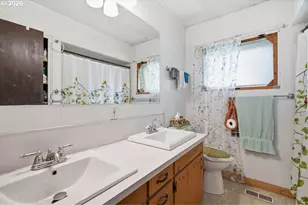 1014 SE 175th Pl, Portland, OR 97233 - Photo 18