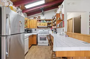 1014 SE 175th Pl, Portland, OR 97233 - Photo 10