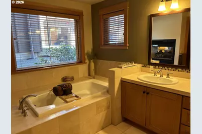 132 E Surfcrest Ave #C1-D, Cannon Beach, OR 97110 - Photo 4