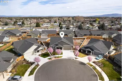 450 NE Oak Ct, Redmond, OR 97756 - Photo 2