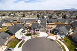 450 NE Oak Ct, Redmond, OR 97756 - Photo 2