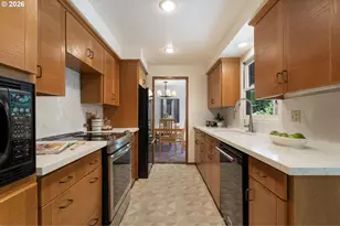 5919 SW Miles St, Portland, OR 97219 - Photo 10