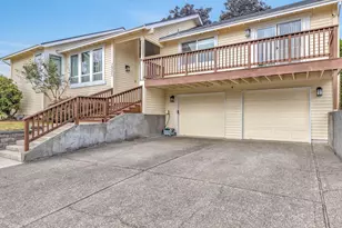 2905 SW Redfern Pl, Gresham, OR 97080 - Photo 2