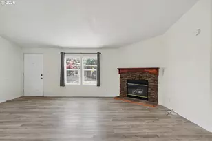 1015 Oak St, Silverton, OR 97381 - Photo 8