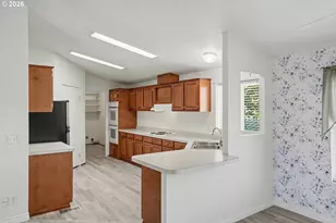 1015 Oak St, Silverton, OR 97381 - Photo 14