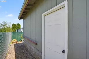1015 Oak St, Silverton, OR 97381 - Photo 32