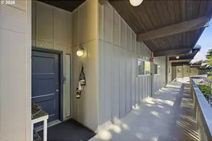 290 N 3rd Ct, Coos Bay, OR 97420 - Photo 4