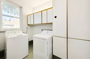 12107 SE Kelly St, Portland, OR 97266 - Photo 28