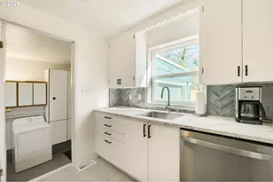 12107 SE Kelly St, Portland, OR 97266 - Photo 10