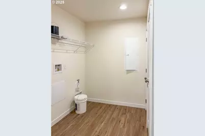 252 NE Third St, Oakland, OR 97462 - Photo 8
