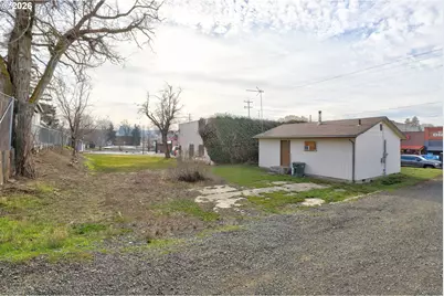 1013 Clark St, Wasco, OR 97065 - Photo 4