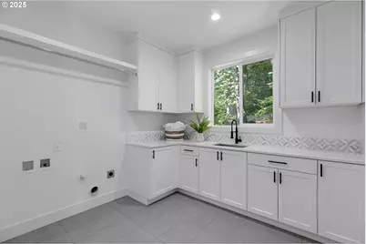 9375 NE Sacramento St, Portland, OR 97220 - Photo 24