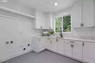 9375 NE Sacramento St, Portland, OR 97220 - Photo 24