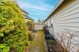 16442 SE High Meadow Loop, Portland, OR 97236 - Photo 38