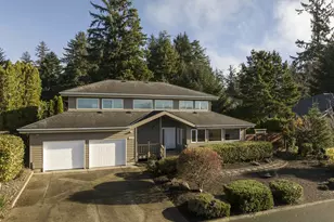 1060 NE 7th Dr, Newport, OR 97365 - Photo 2